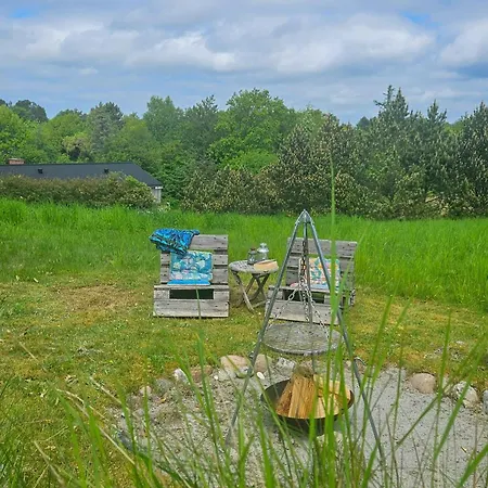 Bjaelkehus Med Udsigt Til Hjelm Pa Helgenaes Prázdninový dům Knebel